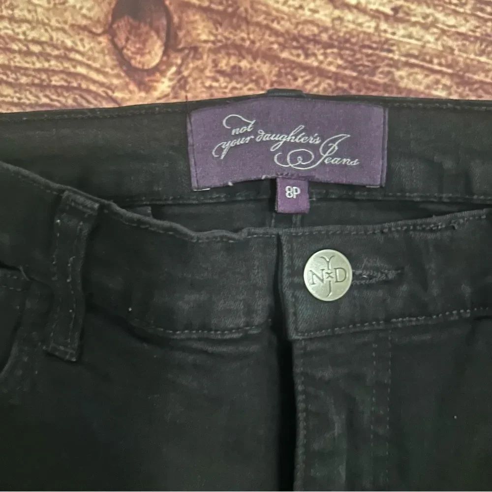 Rare Women’s NYDJ Black Jeans 8P Petite - Picture 2 of 5